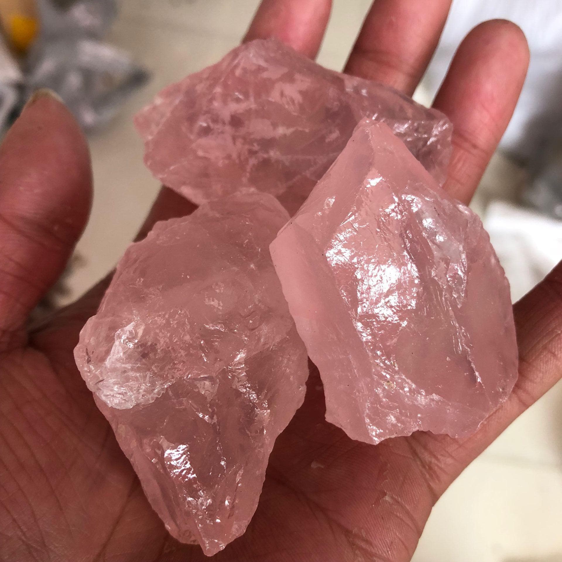 100G Natural Raw Pink Quartz Crystal Rough Stone Crystal Natural Stones and Minerals Fish Tank Stone pink