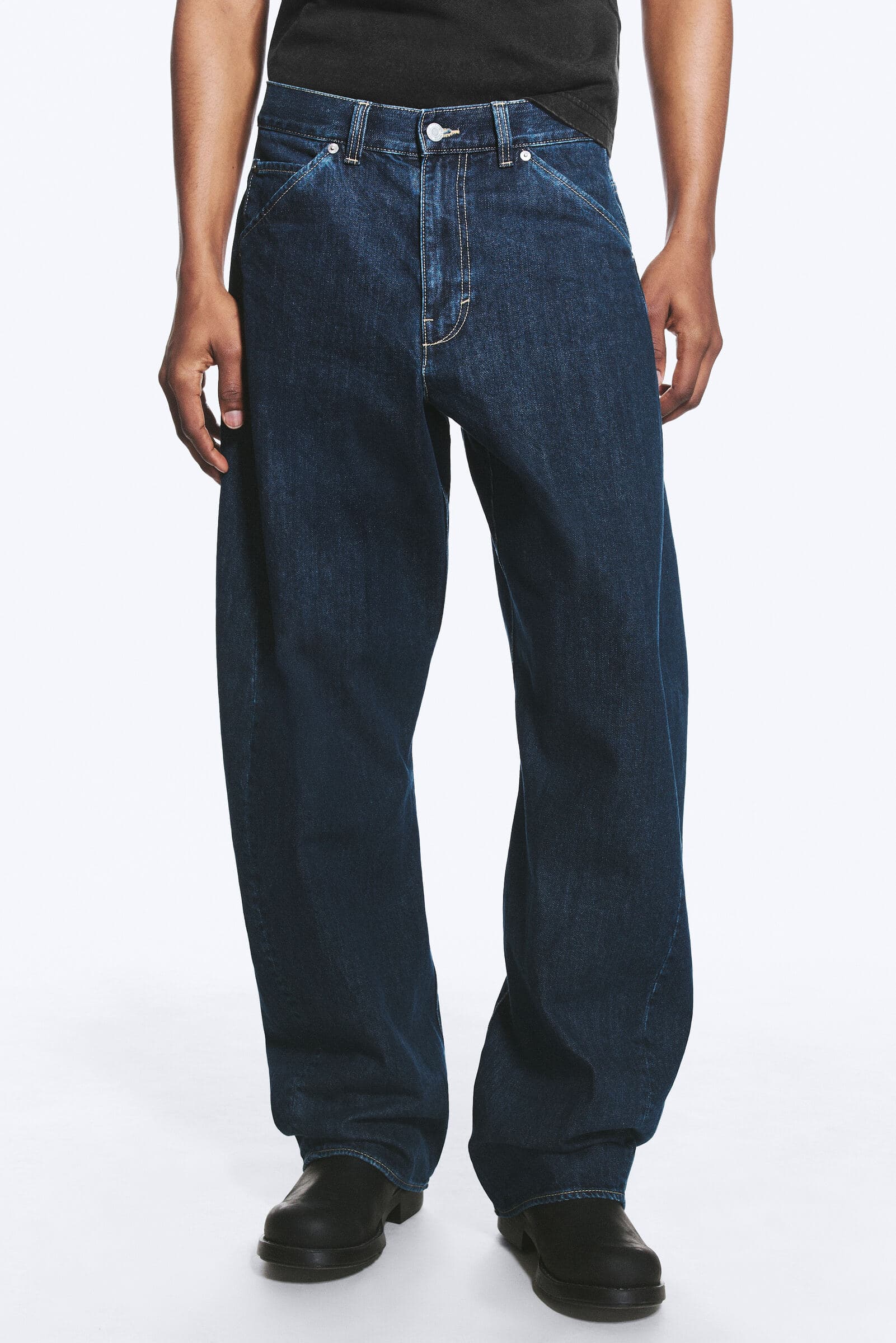 Low rise loose skewed jeans