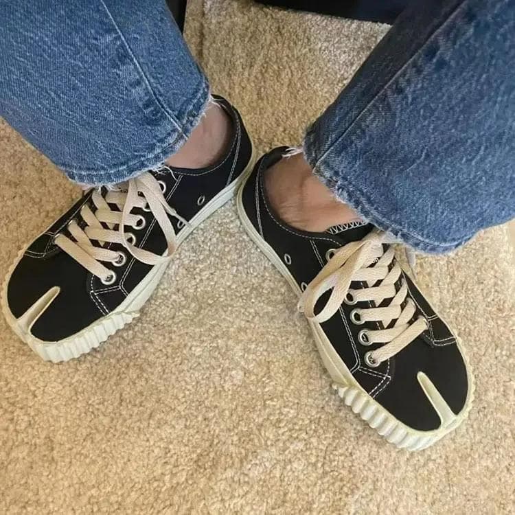 New Canvas Tabi Shoes Split Toe Flats Women Mary Janes Sneaker Casual Fashion Women Pig Hoof Shoes High Quality Women Flat Shoes cm